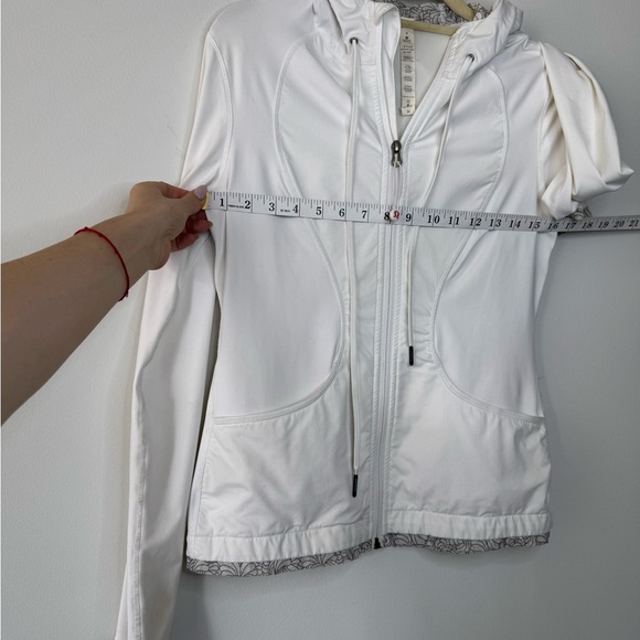 Lululemon Women's White Hooded Jacket - Picture 11 of 17